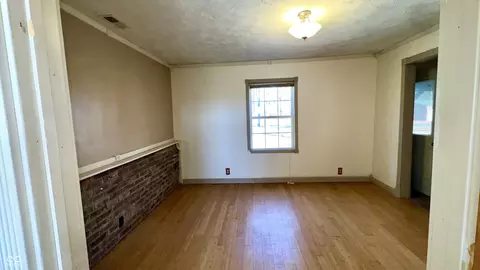 Living - 10517 N Barnard Rd, Pendleton, IN 46064 photo 6 of 7