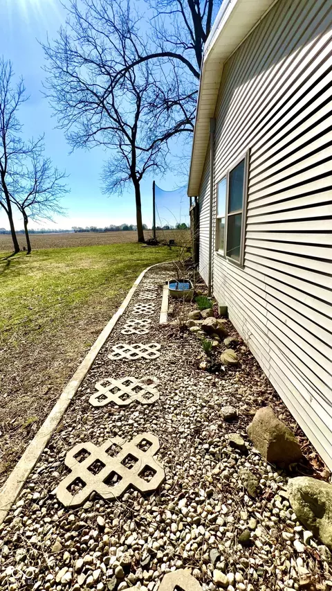 Exterior - 10517 N Barnard Rd, Pendleton, IN 46064 photo 6 of 18
