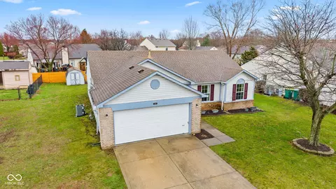 202 Pineview Dr, Mooresville, IN 46158