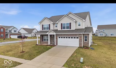 1126 Creek Way Ln, Greenwood, IN 46143