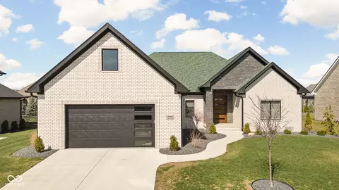 5680 Skylark Dr, Greenwood, IN 46143
