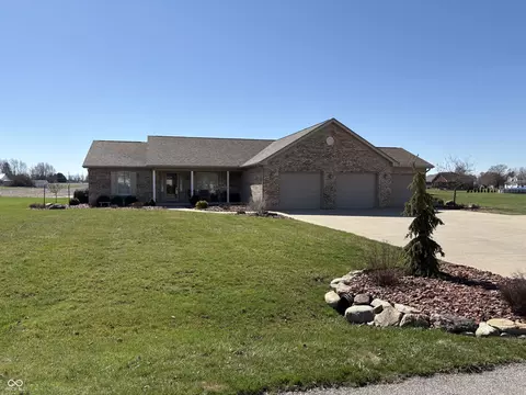 1056 S Smith Dr, Rushville, IN 46173