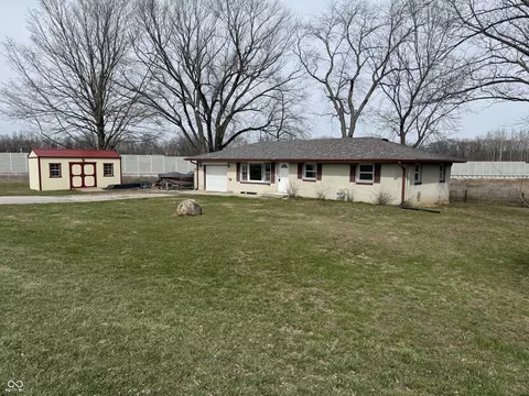 7132 W Stones Crossing Rd, Greenwood, IN 46143