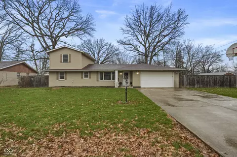 202 Cottonwood Dr, Anderson, IN 46012