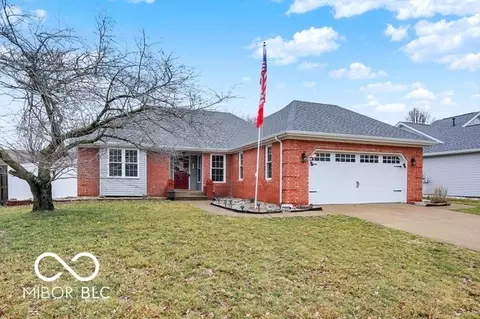 6104 Brandermill Rdg, Columbus, IN 47203