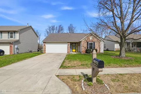 4846 Oakleigh Pkwy, Greenwood, IN 46143