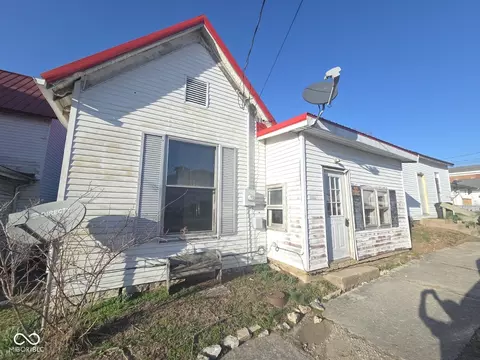 204 E Mulberry St, Westport, IN 47283