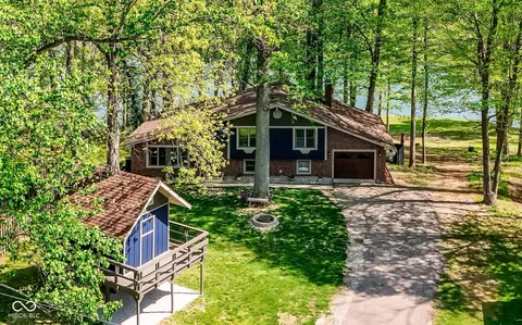 3948 Edgewood Cir, Martinsville, IN 46151