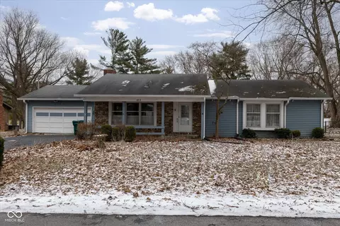 653 Russell Lake W Dr, Zionsville, IN 46077