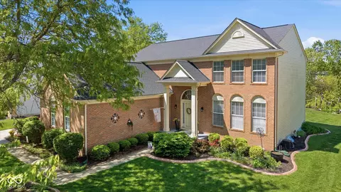 7822 Prairie View Dr, Indianapolis, IN 46256