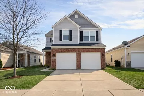 2363 Shadow Bend Dr, Columbus, IN 47201
