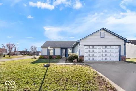 141 Brixton Woods Dr E, Pittsboro, IN 46167