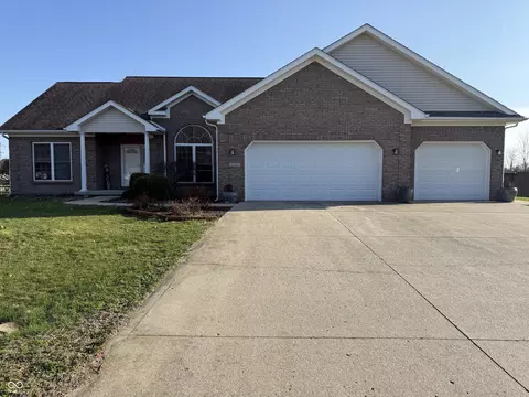 5293 River Birch Dr, Columbus, IN 47201