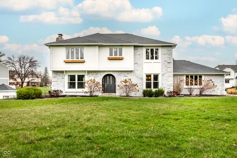 7 Greyhound Cir, Carmel, IN 46032