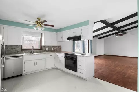 Kitchen - 100 E Michelle Ln, Pendleton, IN 46064 photo 2 of 2