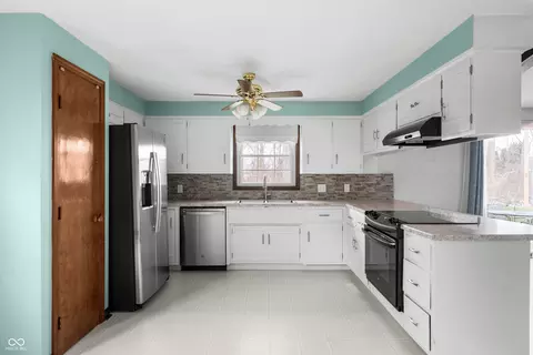 Kitchen - 100 E Michelle Ln, Pendleton, IN 46064 photo 1 of 2