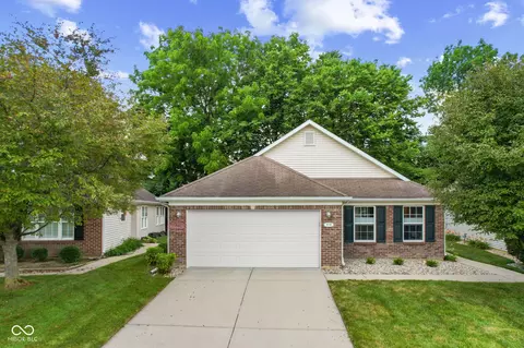 970 Lincoln Park West Dr, Greenwood, IN 46142
