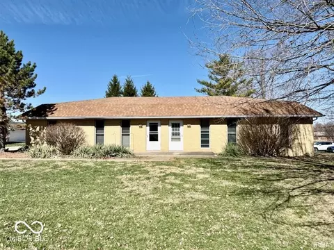 2704 2706 Moore Rd, Muncie, IN 47306