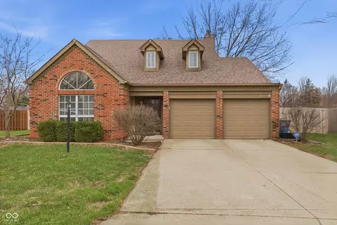 7678 Colonial Ct, Fishers, IN 46038