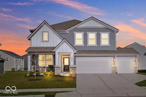 5816 Summertree Pl, Whitestown, IN 46075
