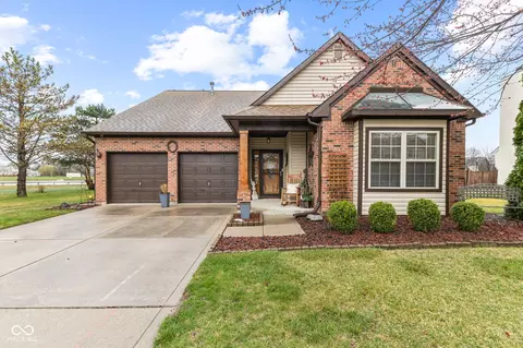 581 Gatewood Dr, Greenwood, IN 46143