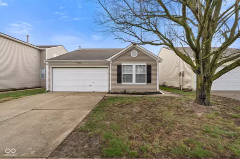4513 Connaught East Dr, Plainfield, IN 46168