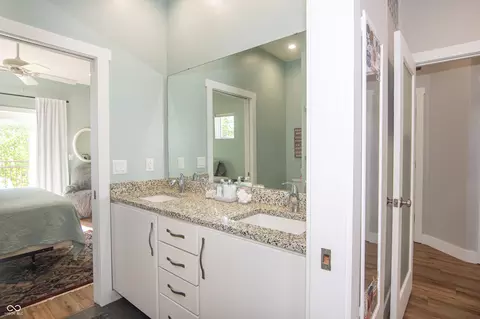 Bath - 1014 Jackson St, Columbus, IN 47201 photo 7 of 8