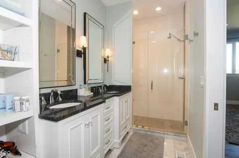 Bath - 1014 Jackson St, Columbus, IN 47201 photo 6 of 8