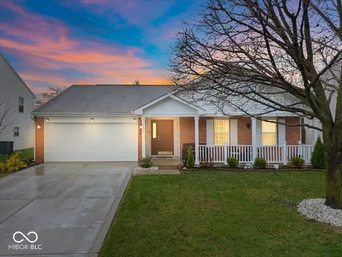 12959 Quarterback Ln, Fishers, IN 46037