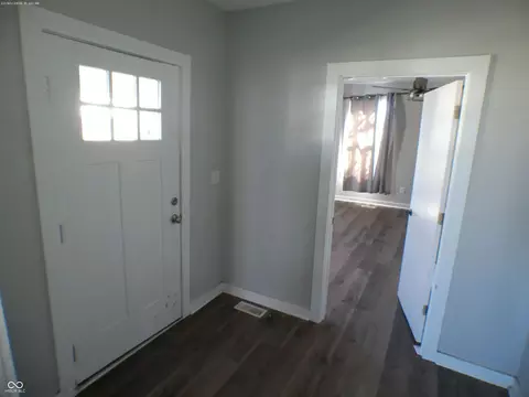Entry Way - 531 Jackson St, Hope, IN 47246 photo 1 of 2