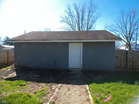 Exterior - 531 Jackson St, Hope, IN 47246 photo 4 of 6
