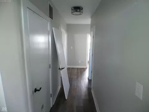 Entry Way - 531 Jackson St, Hope, IN 47246 photo 2 of 2