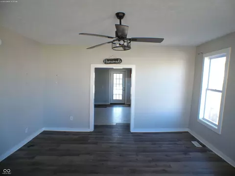 Living - 531 Jackson St, Hope, IN 47246 photo 2 of 2