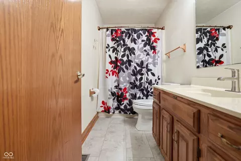 Bath - 242 Pinnacle Ln, Plainfield, IN 46168 photo 1 of 1