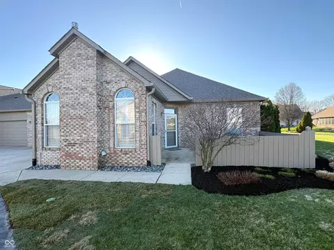 2379 Saddle Dr, Shelbyville, IN 46176