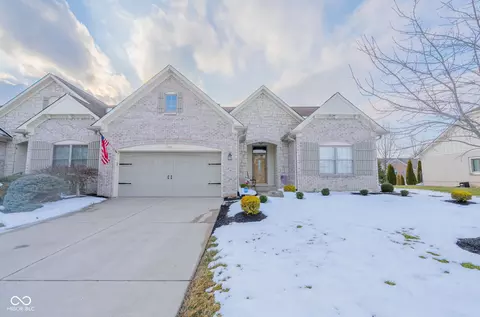 4082 Bayberry Ct, Greenwood, IN 46143