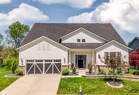 702 Whispering Oaks Dr, Carmel, IN 46032