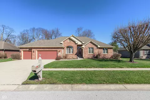 5402 Red Hawk Ln, Greenwood, IN 46142