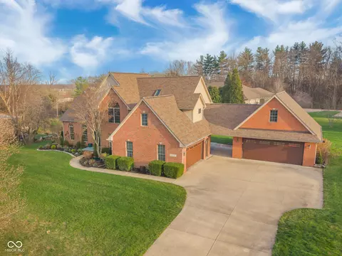 2521 Apple Blossom Ln, Columbus, IN 47201
