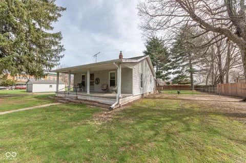 1529 Ravenswood Dr, Columbus, IN 47201
