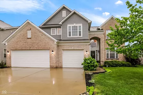 7827 Hedgehop Dr, Zionsville, IN 46077