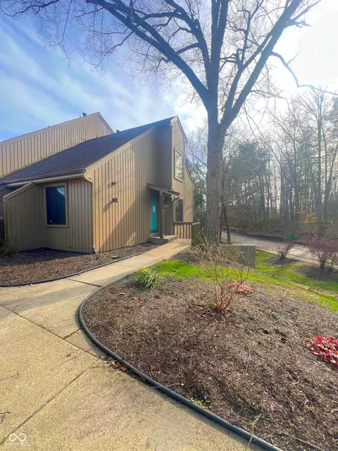 98 Lookout Ridge Dr, Columbus, IN 47201
