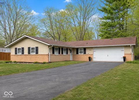 8061 Folkstone Rd, Indianapolis, IN 46268