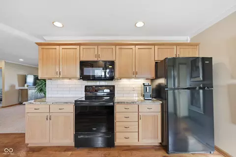 Kitchen - 170 Warwick Way, Pendleton, IN 46064 photo 2 of 4
