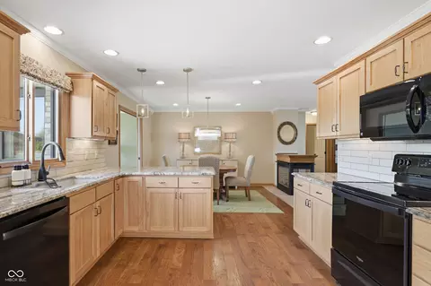 Kitchen - 170 Warwick Way, Pendleton, IN 46064 photo 3 of 4