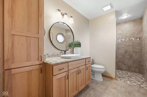 Bath - 170 Warwick Way, Pendleton, IN 46064 photo 1 of 2