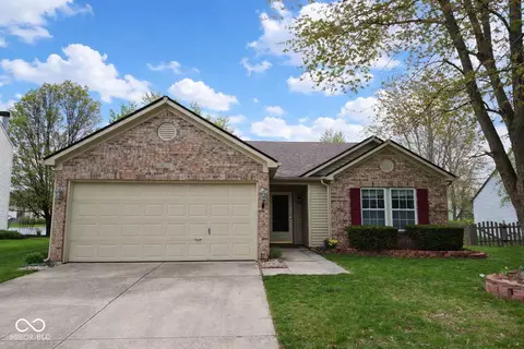 10126 Weeping Cherry Dr, Fishers, IN 46038
