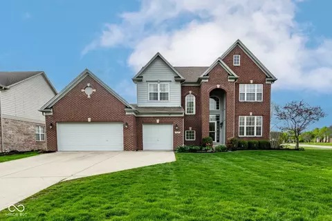 6821 Woodhaven Pl, Zionsville, IN 46077