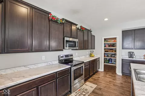 Kitchen - 6673 Laurelwood Dr, Pendleton, IN 46064 photo 4 of 6