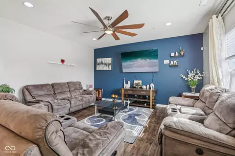 Living - 6673 Laurelwood Dr, Pendleton, IN 46064 photo 1 of 2